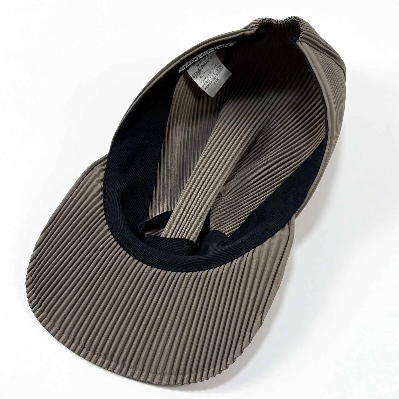 2019AW PLEATS CAP HP93AA530 FREE