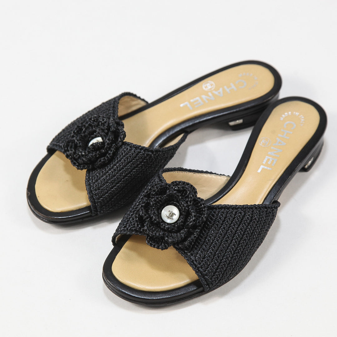 美品 CHANEL イタリア製 カメリア ラフィア フラットミュール 35.5 CHANEL / シャネル イタリア製 カメリア ラフィア フラットサンダル