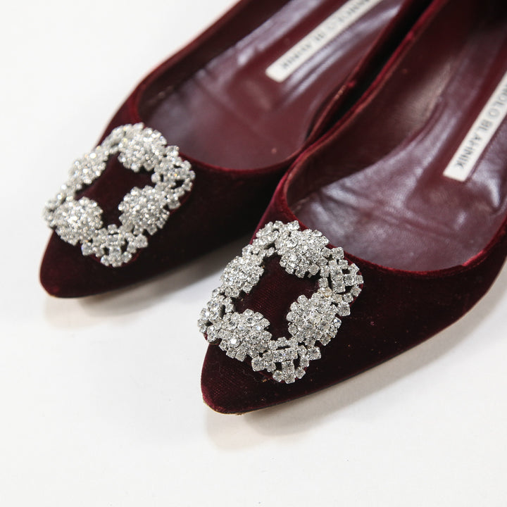 MANOLO BLAHNIK HANGISI FLATベルベット Hangisi embellished velvet ballet flats in blue - Manolo Blahnik
